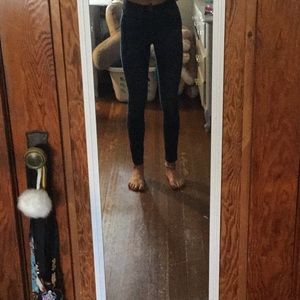 High waisted jeans.